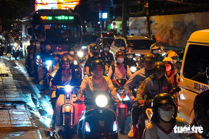 đường Nguyễn Tất Thành - Ảnh 1.