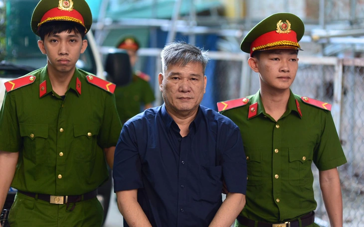 TAND TP.HCM kêu gọi cựu chủ tịch ngân hàng Nguyễn Thế Bình đầu thú - Ảnh 2.