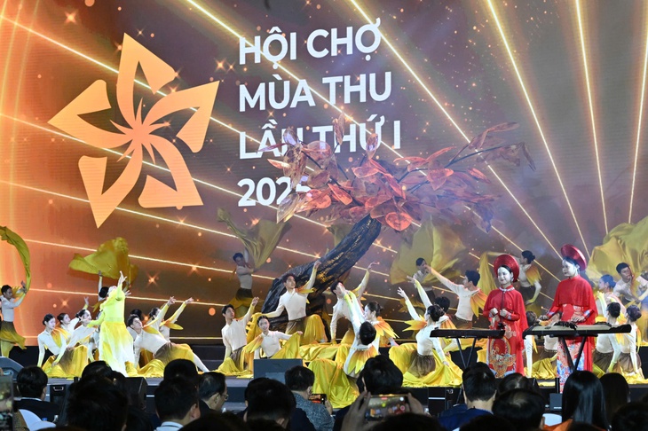 Thủ tướng Phạm Minh Chính: Hội chợ Mùa thu là cơ hội để xúc tiến, đầu tư, quảng bá hình ảnh Việt Nam - Ảnh 1. Hội chợ Mùa thu - Ảnh 1.