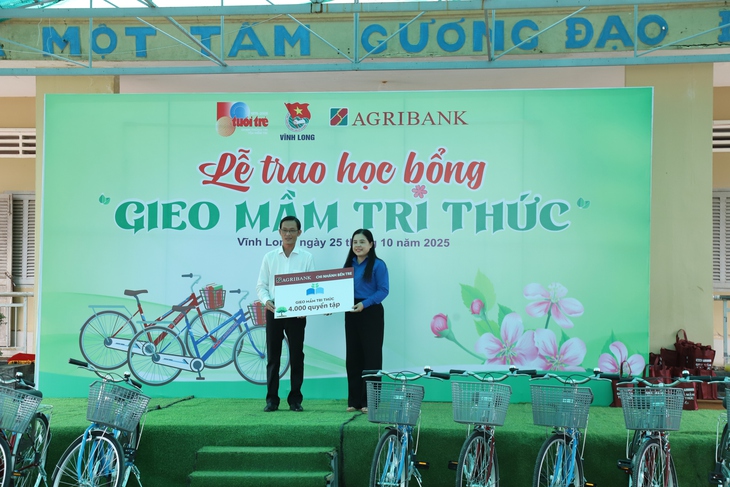'Gieo mầm tri thức' đến với học sinh xã Bảo Thạnh, Vĩnh Long - Ảnh 12.