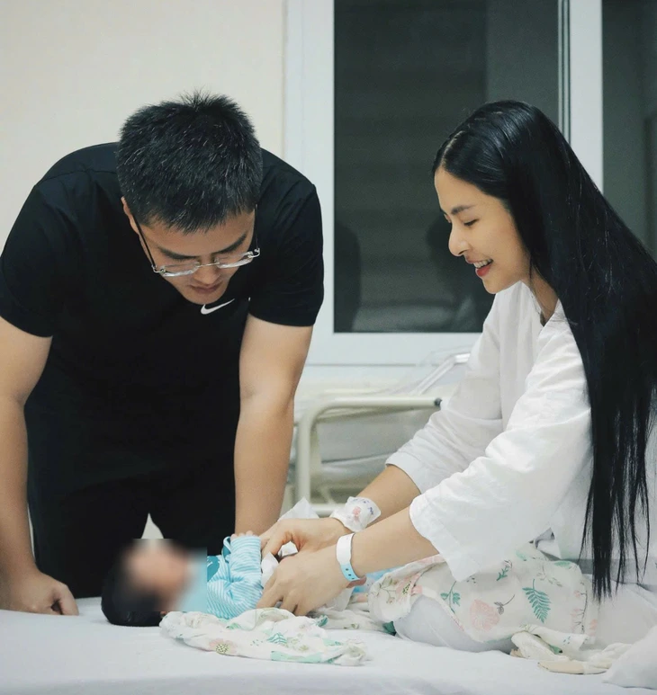 H'Hen Niê gặp rắc rối sức khỏe sau sinh, Ngọc Hân đồng cảm vì từng trải qua - Ảnh 2.