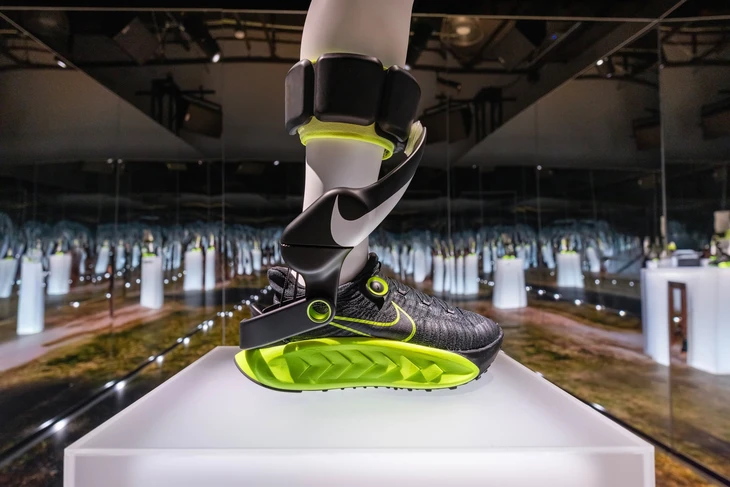 Nike biến chân và giày thể thao thành 'xe điện': Người thường chạy bộ nhanh như đi xe đạp - Ảnh 3.