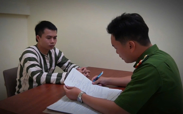 Sau 'Tàng Ken Ông Trùm', Công an TP.HCM tiếp tục bắt TikToker 'Dù bầu trời' - Ảnh 1.