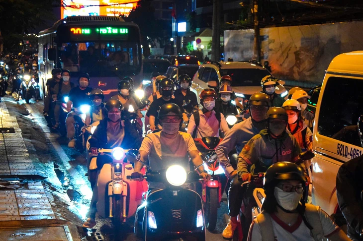 đường Nguyễn Tất Thành - Ảnh 4.