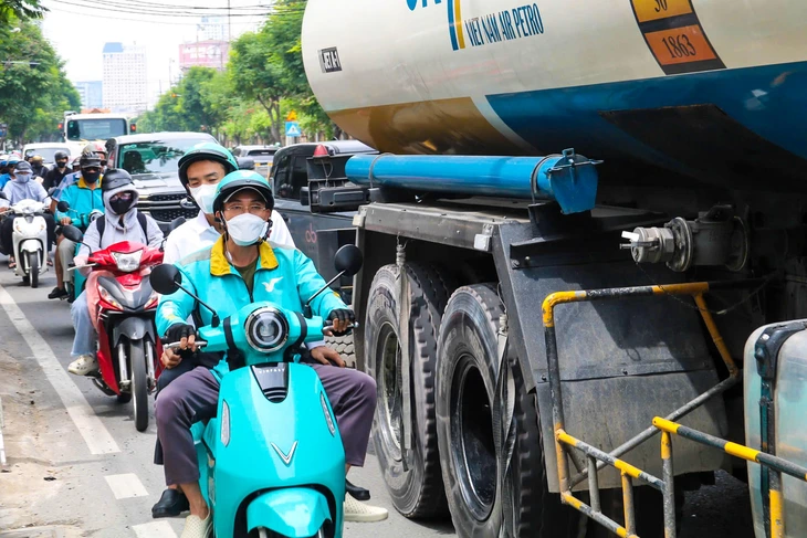 đường Nguyễn Tất Thành - Ảnh 3.