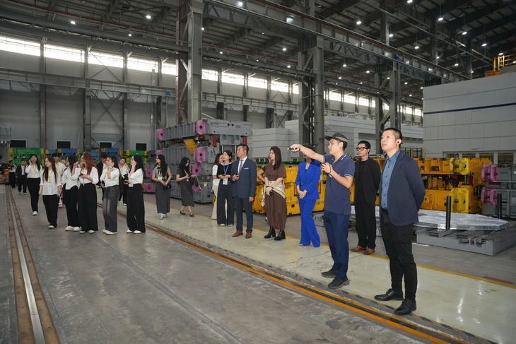 Chung kết 'Ý tưởng Marketing VinFast': Bùng nổ sáng tạo, lan tỏa tinh thần Việt Nam xanh - Ảnh 6. Chung kết 'Ý tưởng marketing VinFast': Bùng nổ sáng tạo, lan tỏa tinh thần Việt Nam xanh - Ảnh 6.