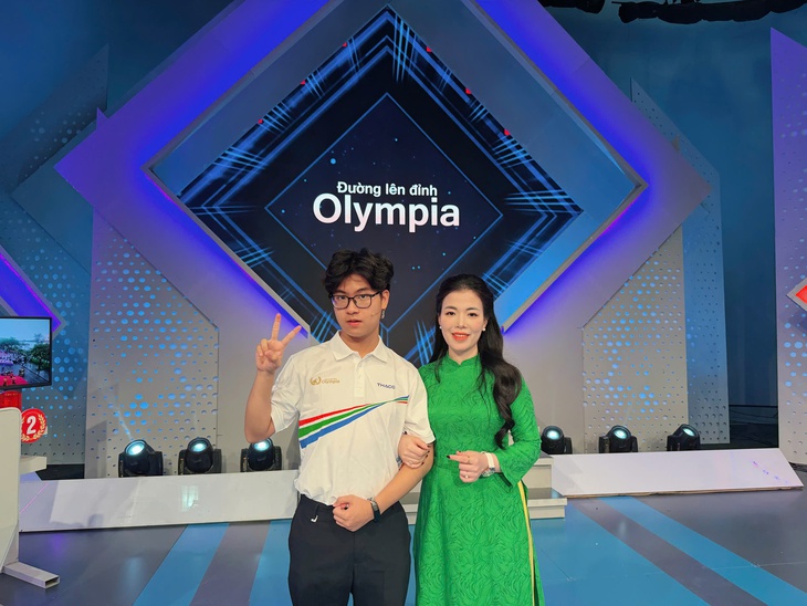 Cô giáo nói nhà vô địch Đường lên đỉnh Olympia Trần Bùi Bảo Khánh 'như một cuốn bách khoa toàn thư' - Ảnh 2. Bảo Khánh - Ảnh 6.