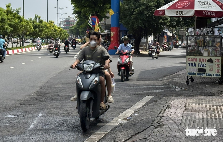 ngược chiều - Ảnh 2.
