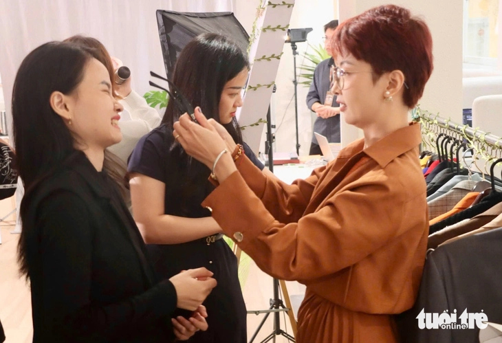 Công thức vàng tạo thương hiệu cá nhân: Tự tin bên trong, tỏa sáng bên ngoài - Ảnh 1. thương hiệu cá nhân - Ảnh 1.