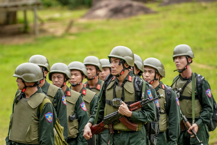 Tăng Duy Tân, Hưng Nguyễn nhập viện trước đại án ma túy trong Chiến sĩ quả cảm - Ảnh 3. Chiến sĩ quả cảm - Ảnh 2.