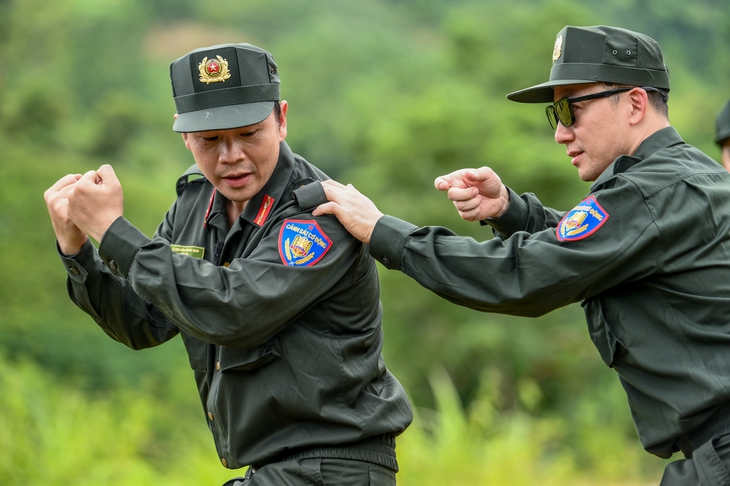 Tăng Duy Tân, Hưng Nguyễn nhập viện trước đại án ma túy trong Chiến sĩ quả cảm - Ảnh 4. Chiến sĩ quả cảm - Ảnh 3.