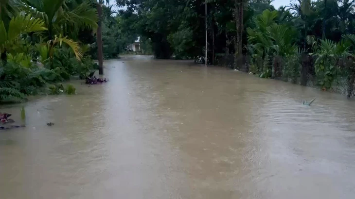 Nước sông Vu Gia, Thu Bồn lên nhanh, nhiều nơi ở Đà Nẵng  ngập trong nước lũ - Ảnh 5.