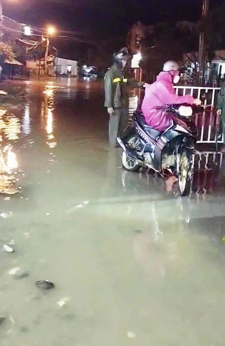nước lũ - Ảnh 2.