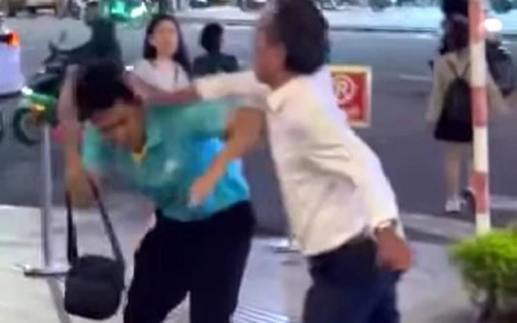 Công an thụ lý vụ tài xế taxi bị khách đấm vào mặt rồi...xin lỗi - Ảnh 3.