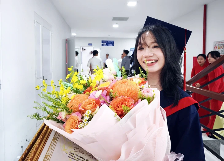Từ bỏ đại học sang cao đẳng, sinh viên TP.HCM thành thủ khoa toàn khóa- Ảnh 1. Từ bỏ đại học sang cao đẳng, sinh viên TP.HCM thành thủ khoa toàn khóa - Ảnh 1.