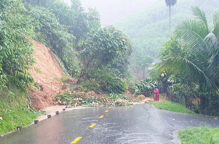 Thời tiết hôm nay 27-10: Huế đến Đà Nẵng vẫn mưa to, Nam Bộ âm u, nhiều nơi mưa - Ảnh 1.