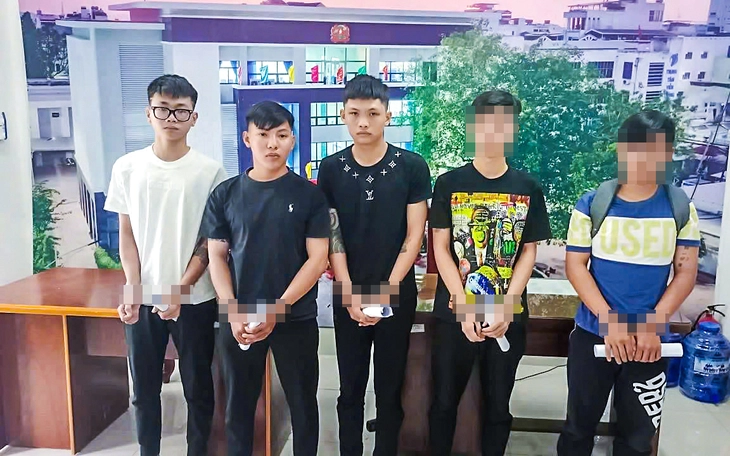 Bắt nhóm thanh niên chém nhầm người gây thương tích 44% - Ảnh 1. Bắt nhóm thanh niên chém nhầm người gây thương tích 44% - Ảnh 1.