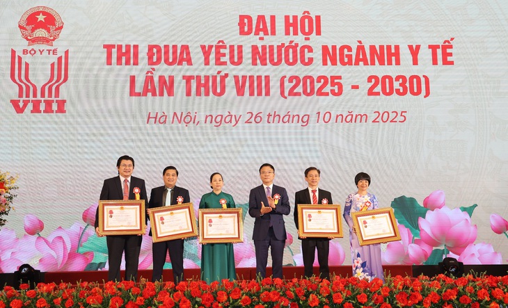 Phó thủ tướng Lê Thành Long: Cán bộ y tế nâng cao y đức, đẩy mạnh chuyển đổi số - Ảnh 3. thi đua yêu nước - Ảnh 3.
