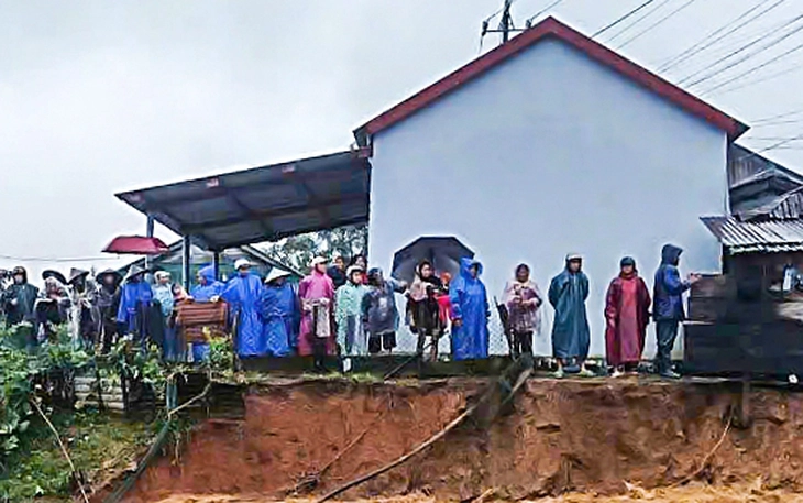 Gần 37.000 học sinh nghỉ học để ứng phó với mưa lớn kéo dài - Ảnh 2.