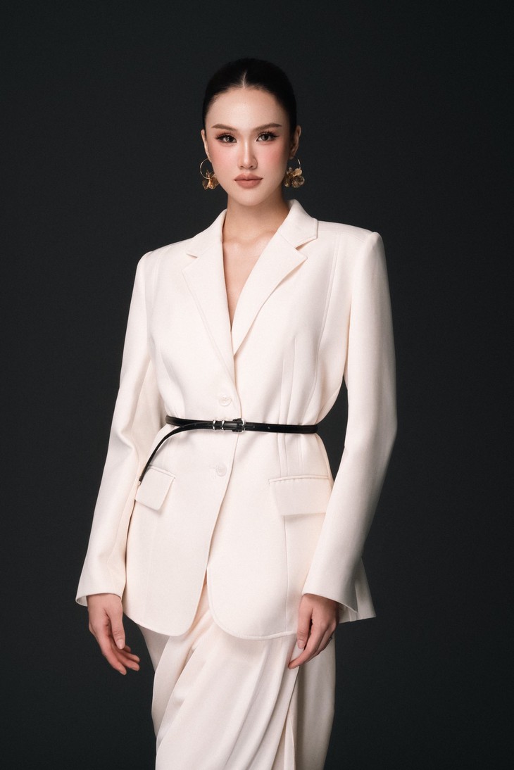Trịnh Mỹ Anh mang trang phục dân tộc lấy cảm hứng hình tượng phụ nữ Việt đến Miss Earth 2025 - Ảnh 5. Miss Earth - Ảnh 5.