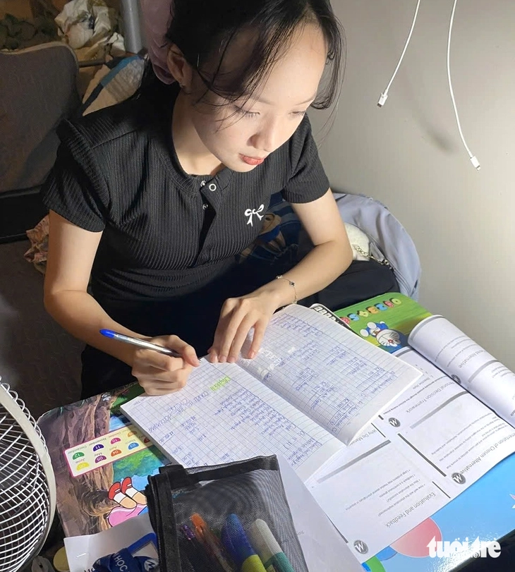 Thầy giáo ‘không rõ tên’ ở ĐH Tài chính - Marketing rút ví cho SV nghèo mượn 15 triệu nhập học - Ảnh 1.