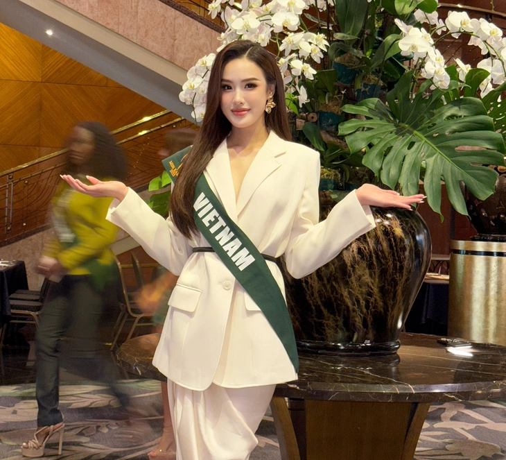 Trịnh Mỹ Anh mang trang phục dân tộc lấy cảm hứng hình tượng phụ nữ Việt đến Miss Earth 2025 - Ảnh 2. Miss Earth - Ảnh 2.