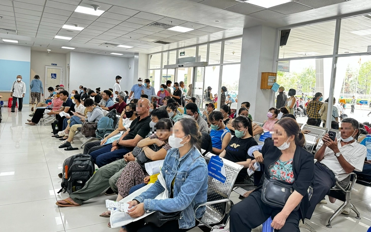 Hơn 1 triệu lượt bệnh nhân đến khám tại Bệnh viện Ung bướu TP.HCM, tăng 22% so với năm trước - Ảnh 2.