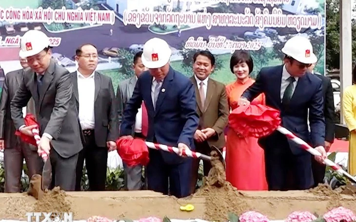 Đề nghị Lào hỗ trợ các doanh nghiệp viễn thông lớn của Việt Nam - Ảnh 2.