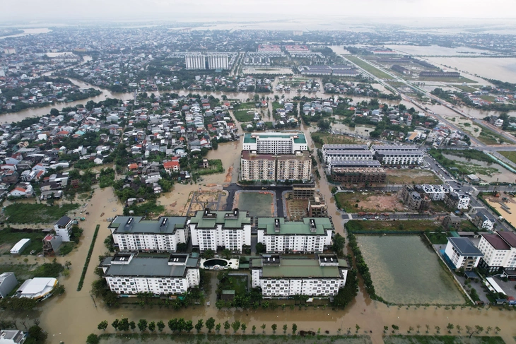 Huế, Đà Nẵng mưa to ba ngày hơn Nam Bộ nửa năm, có nơi hơn một năm- Ảnh 1. Huế, Đà Nẵng mưa to ba ngày hơn Nam Bộ nửa năm, có nơi hơn một năm- Ảnh 1.