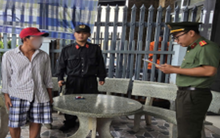 Nỗi ân hận muộn màng của hai ngư dân - Ảnh 2.