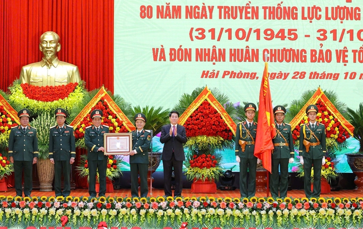 Chủ tịch nước Lương Cường trao Huân chương Bảo vệ Tổ quốc hạng nhất cho Quân khu 3 - Ảnh 4.