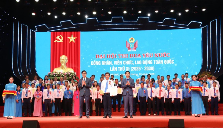 Đại diện ngành điện TP.HCM được vinh danh tại Đại hội thi đua yêu nước- Ảnh 1. Đại diện ngành điện TP.HCM được vinh danh tại Đại hội thi đua yêu nước- Ảnh 1.