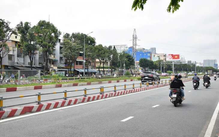 TP.HCM thay đổi cách chạy xe ở vòng xoay Điện Biên Phủ  - Ảnh 2.
