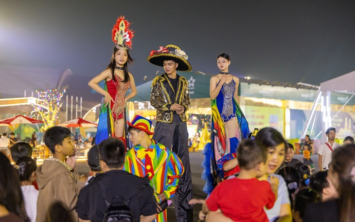 Dừng bắn pháo hoa tại Hội chợ Mùa thu 2025 - Ảnh 3.