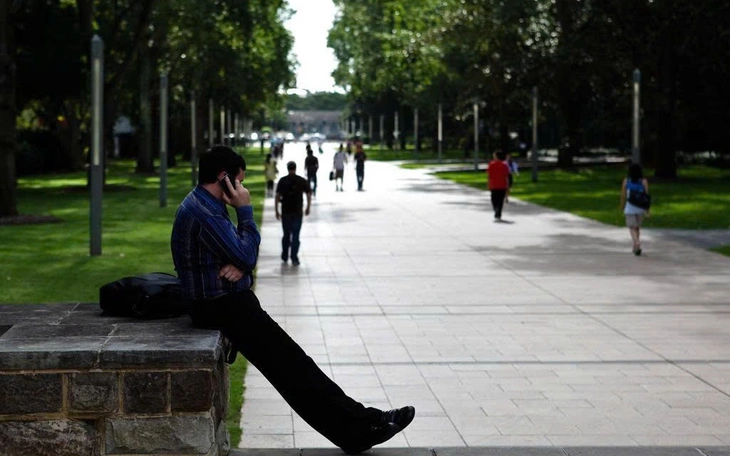 Úc cung cấp 3 giờ điện mặt trời miễn phí mỗi ngày cho người dân - Ảnh 2.