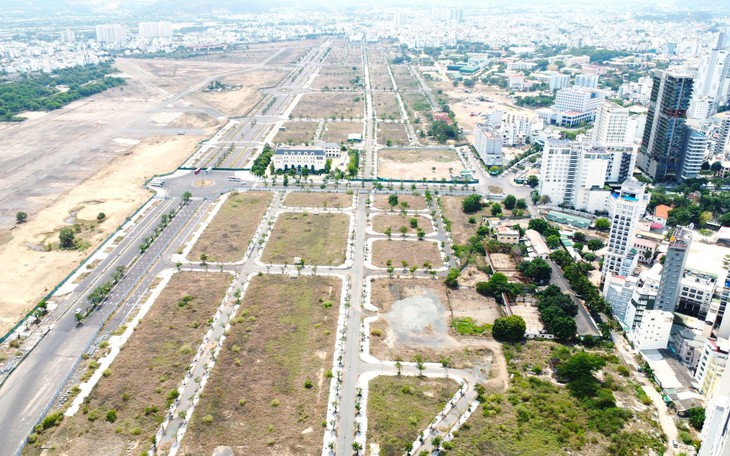 Phúc Sơn lại ‘nín thinh’ đối thoại với đại diện hàng trăm nạn nhân mua đất tại sân bay Nha Trang - Ảnh 3.