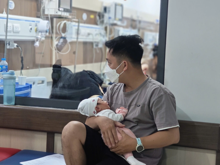 Giao mùa, trẻ nhiễm vi rút hợp bào hô hấp RSV gia tăng, nhiều ca chuyển biến nặng - Ảnh 2. RSV - Ảnh 2.