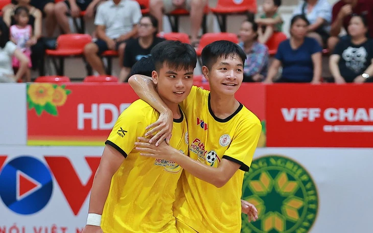 Giải futsal sinh viên khai màn sôi động tại trường đại học Nông Lâm TP.HCM - Ảnh 4.