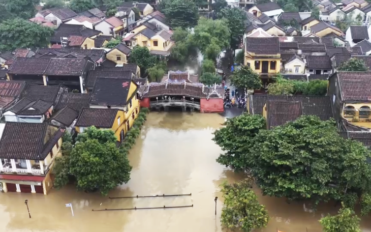 Hình ảnh nước lụt ở Hội An chạm mốc lịch sử năm Thìn 1964 - Ảnh 11.