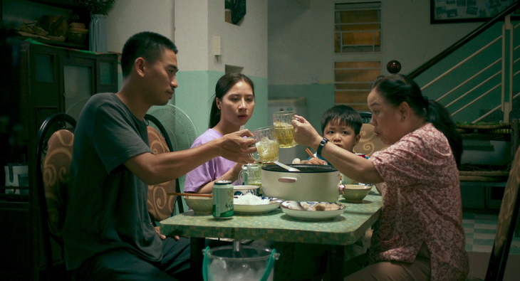 'Phá đám: Sinh nhật mẹ' của Ái Như lấy cảm hứng từ kịch 'Bông hồng cài áo' - Ảnh 2. Ái Như - Ảnh 2.