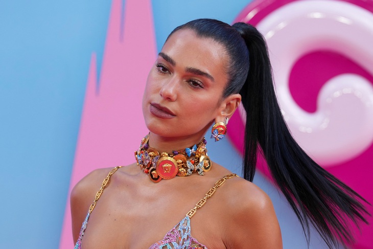 Dua Lipa là người nổi tiếng giàu nhất nước Anh - Ảnh 1. Dua Lipa - Ảnh 1.