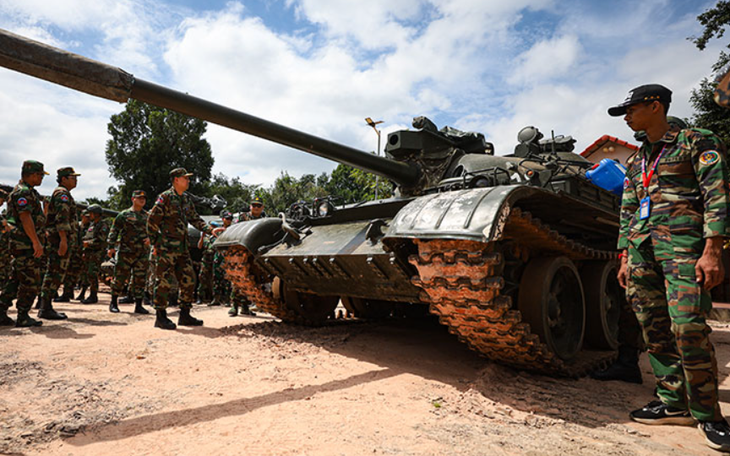 Thái Lan tạm dừng thỏa thuận hòa bình với Campuchia sau vụ nổ mìn khiến 2 binh sĩ bị thương  - Ảnh 2.