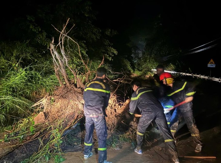 Thông xe 2 chiều trên đèo Ngoạn Mục nối Khánh Hòa - Lâm Đồng, túc trực 24/24 khi sạt lở trở lại - Ảnh 1. Thông xe đèo Ngoạn Mục nối Khánh Hòa - Lâm Đồng, túc trực 24/24 phòng sạt lở trở lại - Ảnh 1.