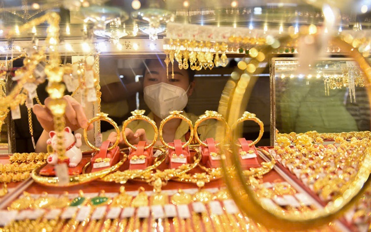 Giá vàng bạc thế giới 'hạ nhiệt' rồi vừa tăng lại, dự báo thời gian tới ra sao? - Ảnh 2.