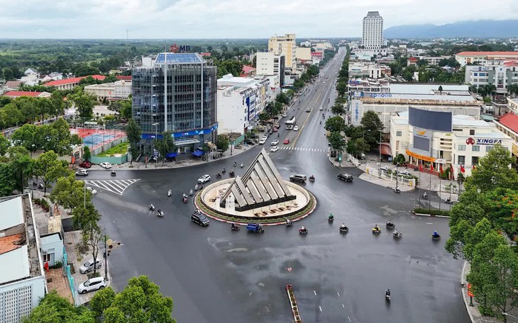 Góp ý dự thảo văn kiện Đại hội XIV của Đảng: Khuyến khích chấp nhận cái mới, dám thử và dám sửa - Ảnh 2.