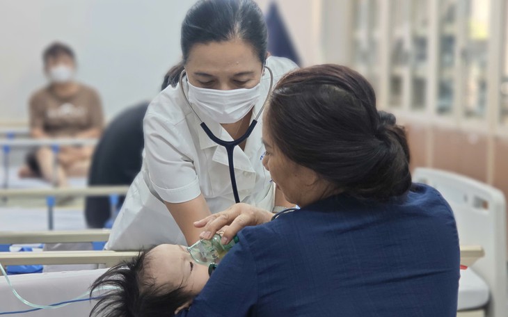 RSV ở trẻ sơ sinh: Tối bình thường, sáng đã có thể suy hô hấp - Ảnh 2.