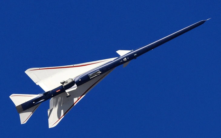 Hãng bay lớn đầu tiên của Nga cho phép tiếp viên hàng không mang giày thể thao - Ảnh 3.