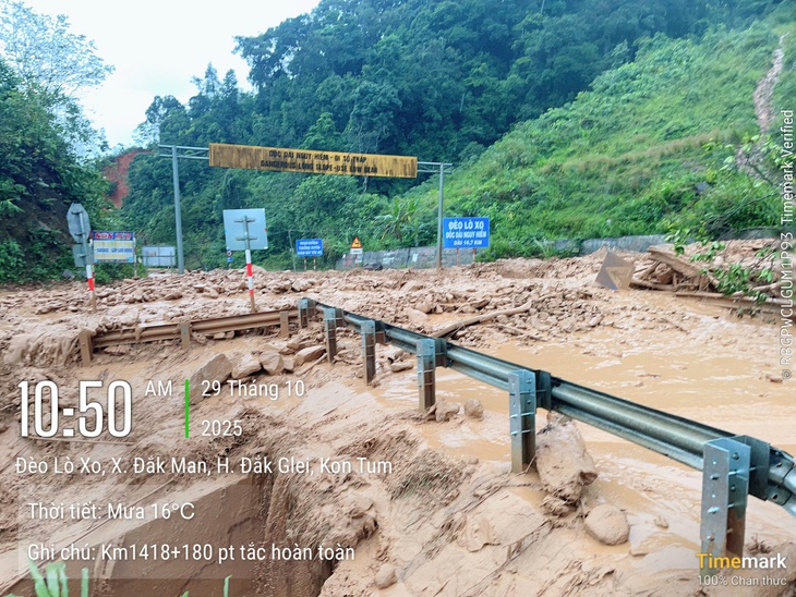 Đường Hồ Chí Minh - Ảnh 2.