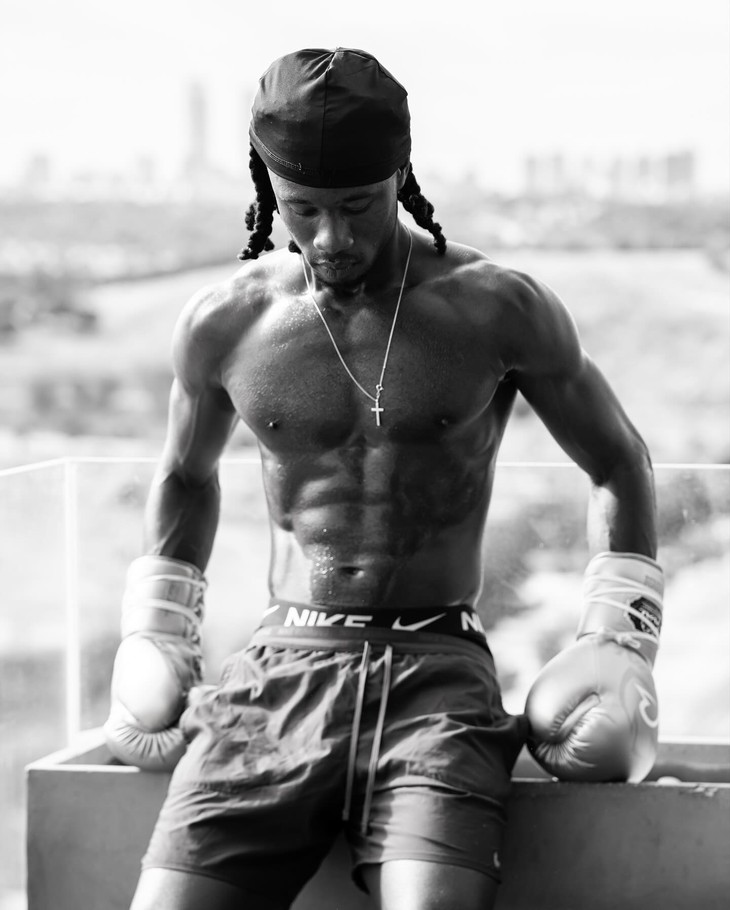 Ngôi sao Real Madrid khoe thân hình lực lưỡng nhờ tập quyền anh - Ảnh 1.