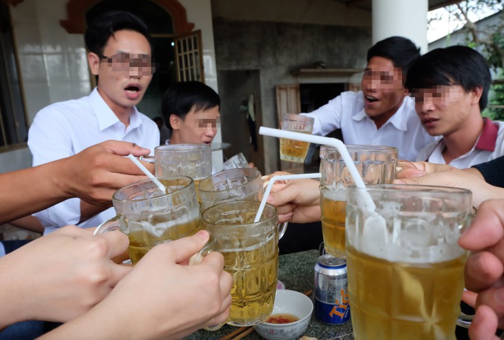 Doanh thu giảm, 'ông lớn' ngành bia vẫn báo lãi cao nhất 13 quý nhờ đâu? - Ảnh 1. bia - Ảnh 1.